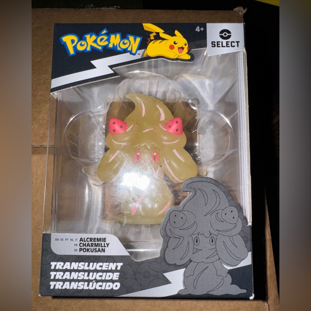 Pokemon Series 4 Alcremie Figure with Pink and Cream Accents